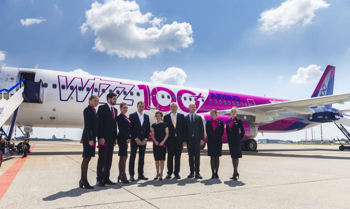 Had air. Wizz Air авиакомпания Молдова. Wizz Air авиакомпания в Кишинёве. Wizz Air пилоты. Бюджетные авиалинии.