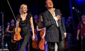 Васил Петров празнува 30 години на музикалната сцена с турне The Best of 