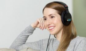 Как слушалките допринасят за психическото ни здраве?